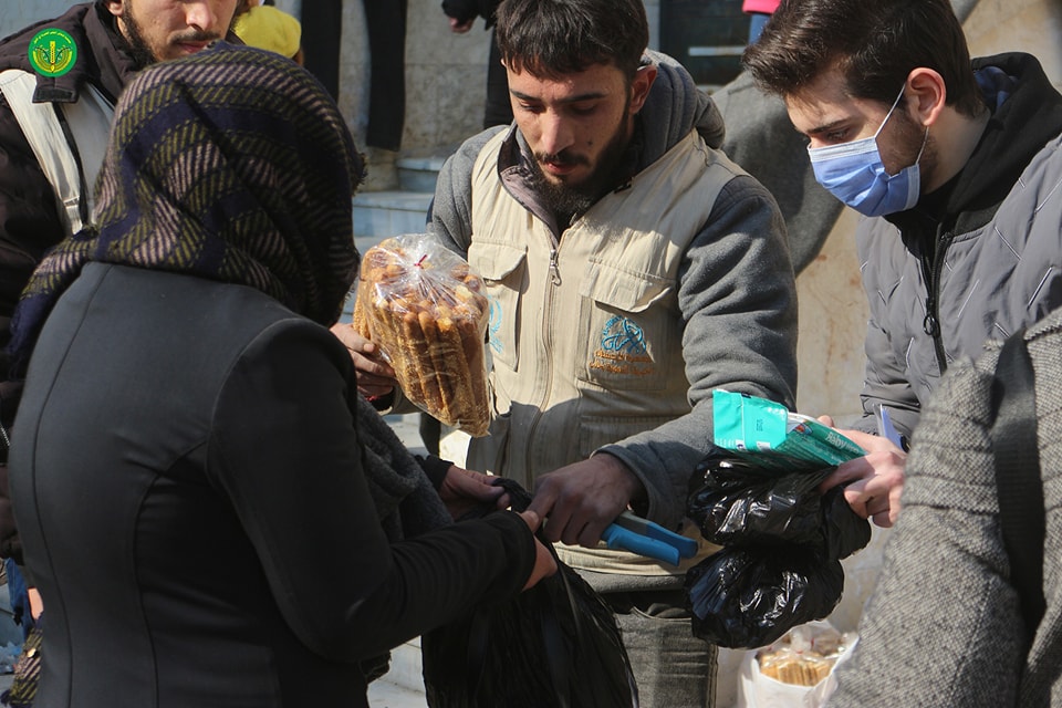 البدء في توزيع المساعدات الطارئة على أهلنا المتضررين من الزالزل